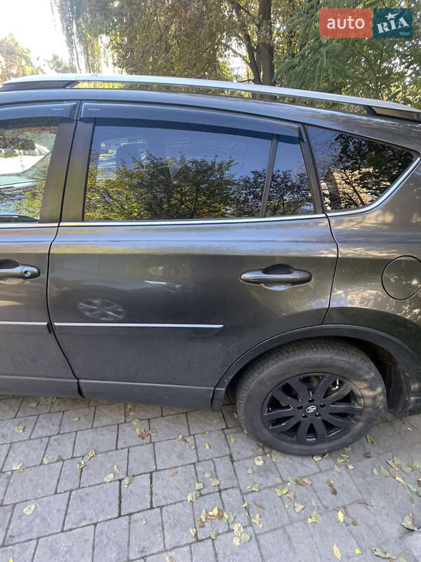 Позашляховик / Кросовер Toyota RAV4 2016 в Львові фото 17 Позашляховик / Кросовер Toyota RAV4 2016 в Львові