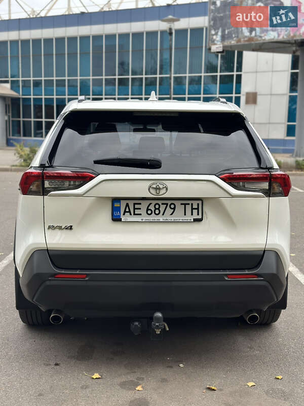 Внедорожник / Кроссовер Toyota RAV4 2021 в Кривом Роге