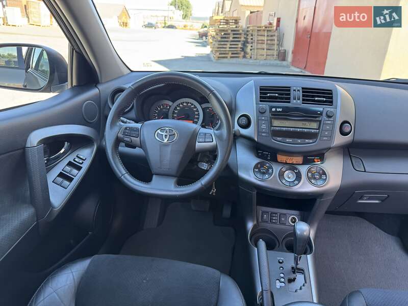 Позашляховик / Кросовер Toyota RAV4 2011 в Дніпрі
