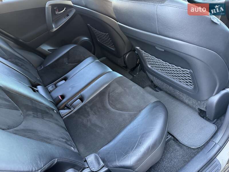 Позашляховик / Кросовер Toyota RAV4 2011 в Дніпрі