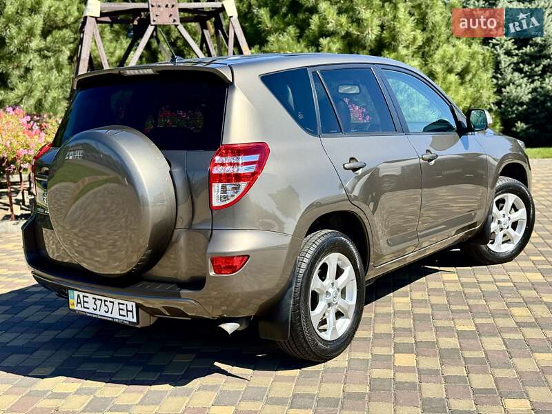 Позашляховик / Кросовер Toyota RAV4 2011 в Дніпрі