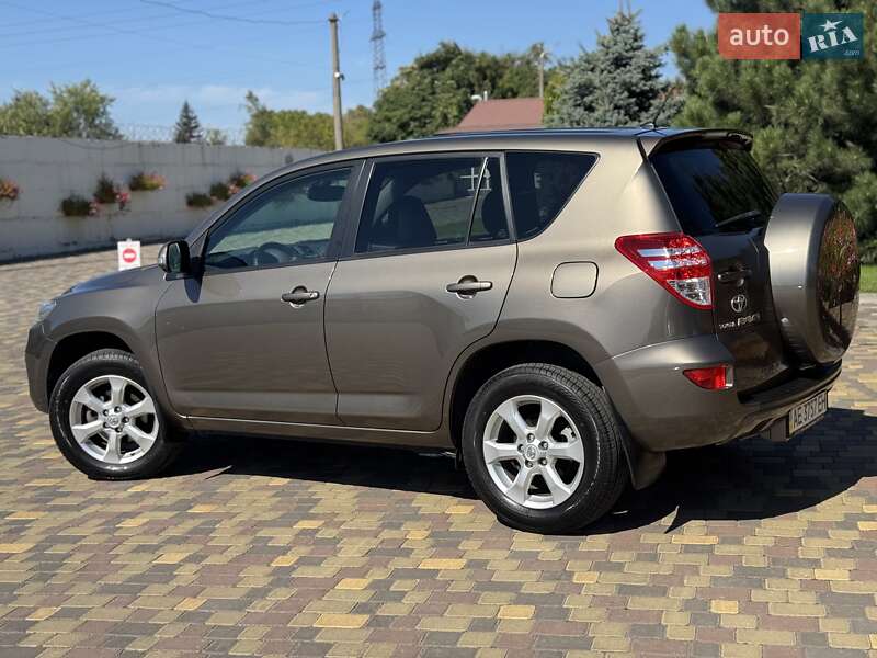 Позашляховик / Кросовер Toyota RAV4 2011 в Дніпрі
