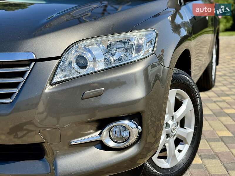 Позашляховик / Кросовер Toyota RAV4 2011 в Дніпрі