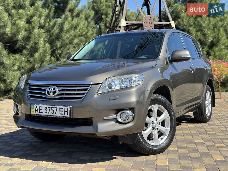 Позашляховик / Кросовер Toyota RAV4 2011 в Дніпрі