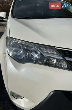 Внедорожник / Кроссовер Toyota RAV4 2013 в 