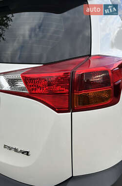 Внедорожник / Кроссовер Toyota RAV4 2013 в 