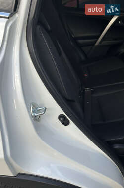 Внедорожник / Кроссовер Toyota RAV4 2013 в 