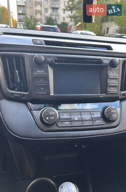 Внедорожник / Кроссовер Toyota RAV4 2013 в 