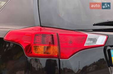 Позашляховик / Кросовер Toyota RAV4 2013 в 