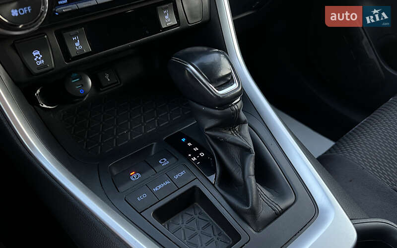 Позашляховик / Кросовер Toyota RAV4 2020 в Львові фото 17 Позашляховик / Кросовер Toyota RAV4 2020 в Львові