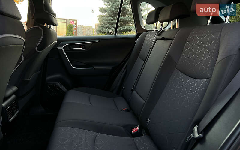 Позашляховик / Кросовер Toyota RAV4 2020 в Львові фото 20 Позашляховик / Кросовер Toyota RAV4 2020 в Львові