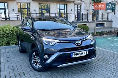Позашляховик / Кросовер Toyota RAV4 2017 в  фото 4 Позашляховик / Кросовер Toyota RAV4 2017 в