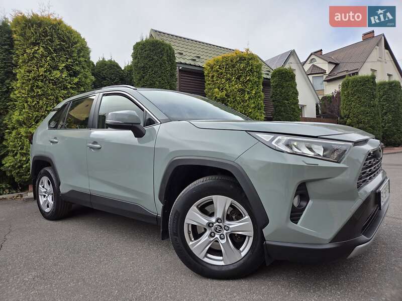 Внедорожник / Кроссовер Toyota RAV4 2020 в Хмельницком