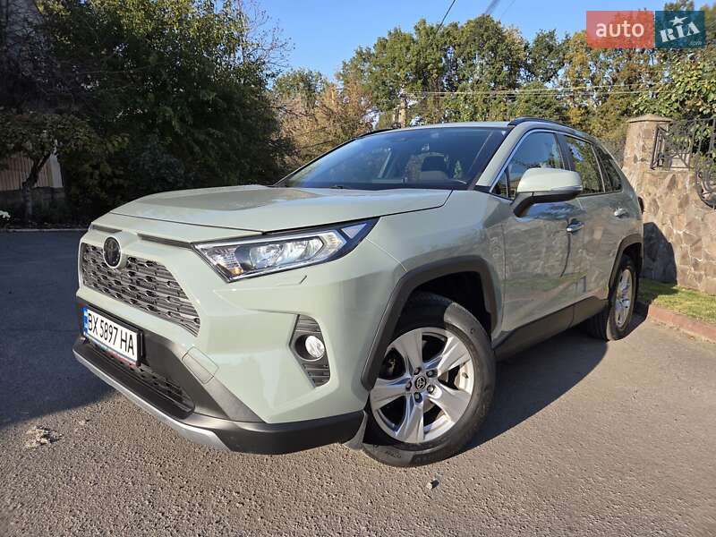 Внедорожник / Кроссовер Toyota RAV4 2020 в Хмельницком