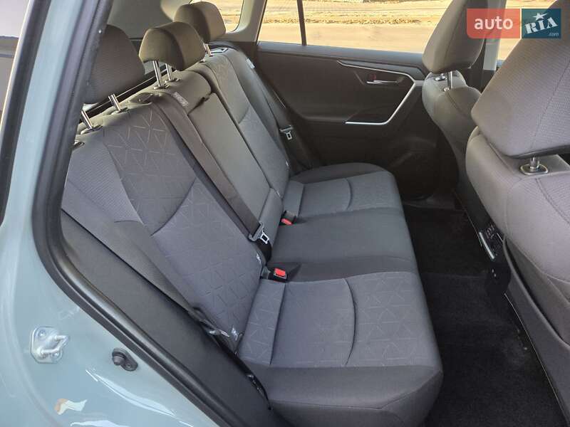 Внедорожник / Кроссовер Toyota RAV4 2020 в Хмельницком