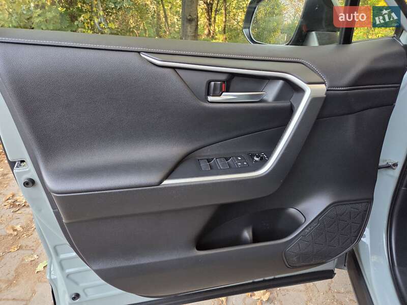 Внедорожник / Кроссовер Toyota RAV4 2020 в Хмельницком