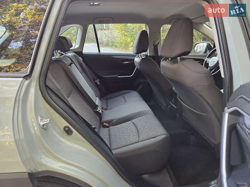 Внедорожник / Кроссовер Toyota RAV4 2020 в Хмельницком