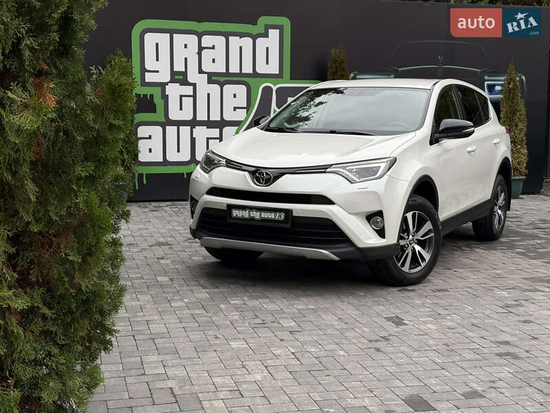 Внедорожник / Кроссовер Toyota RAV4 2016 в Киеве
