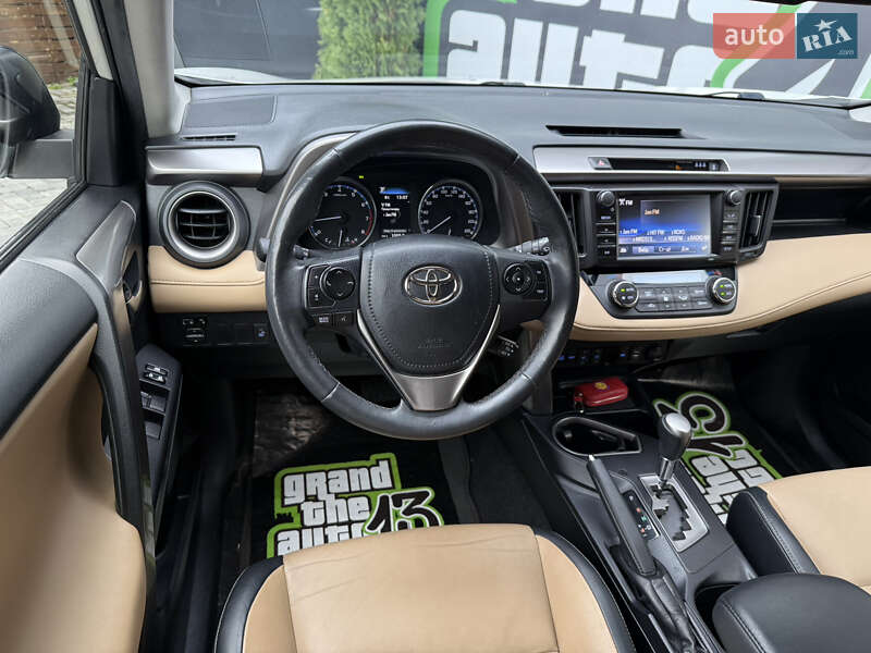 Внедорожник / Кроссовер Toyota RAV4 2016 в Киеве