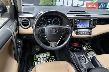 Внедорожник / Кроссовер Toyota RAV4 2016 в 