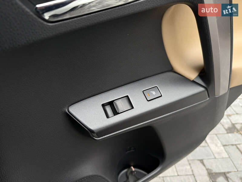 Внедорожник / Кроссовер Toyota RAV4 2016 в Киеве