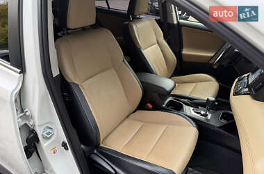 Внедорожник / Кроссовер Toyota RAV4 2016 в 