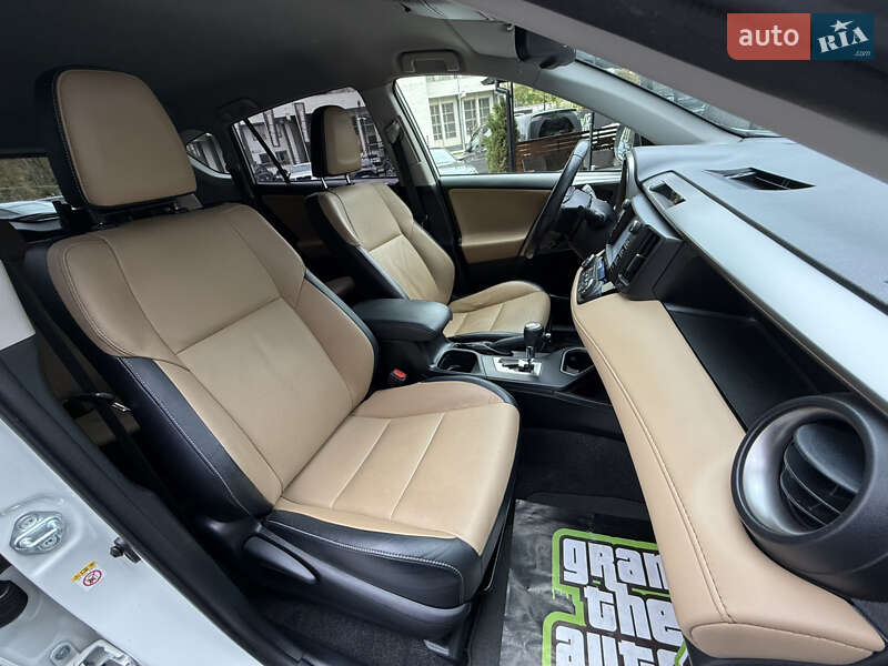 Внедорожник / Кроссовер Toyota RAV4 2016 в Киеве