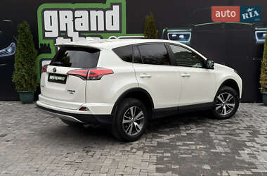 Внедорожник / Кроссовер Toyota RAV4 2016 в 