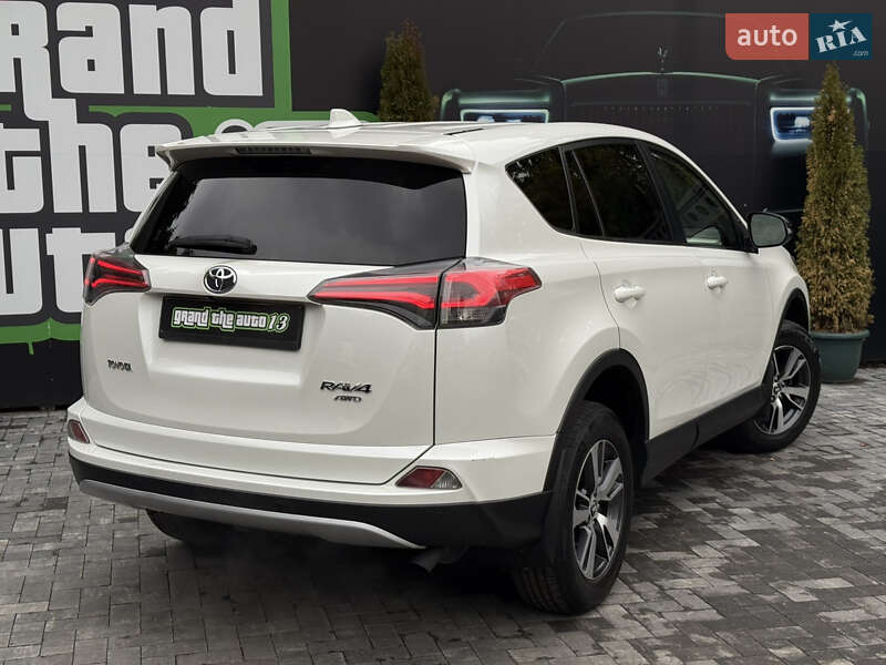 Внедорожник / Кроссовер Toyota RAV4 2016 в Киеве