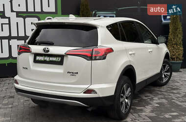 Внедорожник / Кроссовер Toyota RAV4 2016 в 