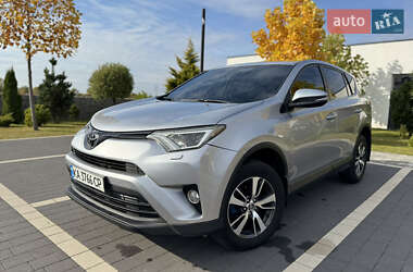 Внедорожник / Кроссовер Toyota RAV4 2016 в Мукачево