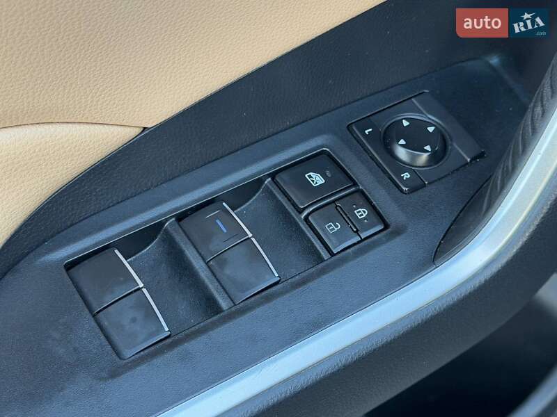 Внедорожник / Кроссовер Toyota RAV4 2019 в Харькове