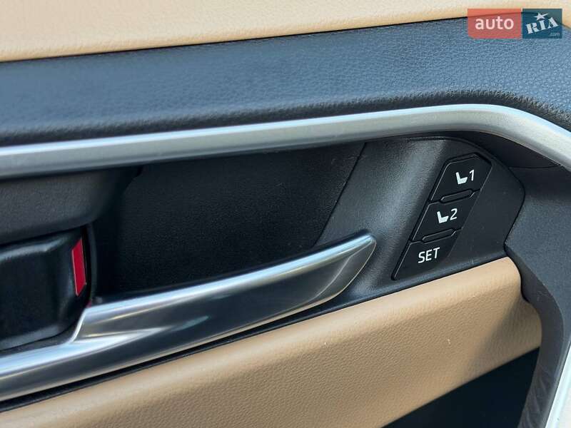Внедорожник / Кроссовер Toyota RAV4 2019 в Харькове
