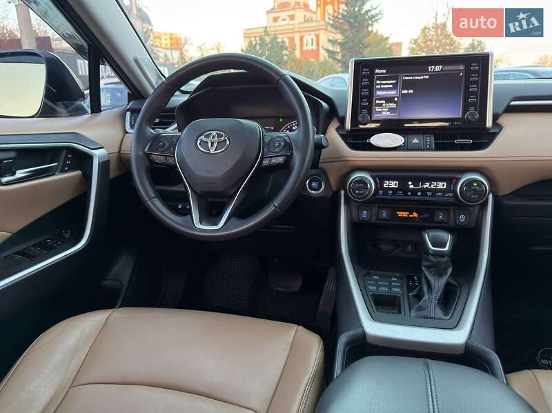 Внедорожник / Кроссовер Toyota RAV4 2019 в Харькове