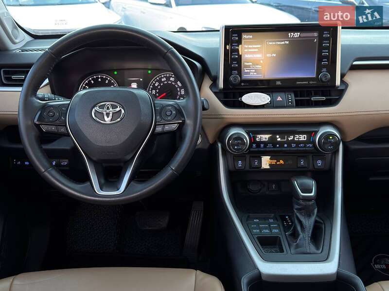 Внедорожник / Кроссовер Toyota RAV4 2019 в Харькове