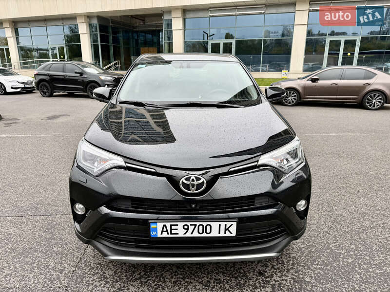Позашляховик / Кросовер Toyota RAV4 2017 в Дніпрі
