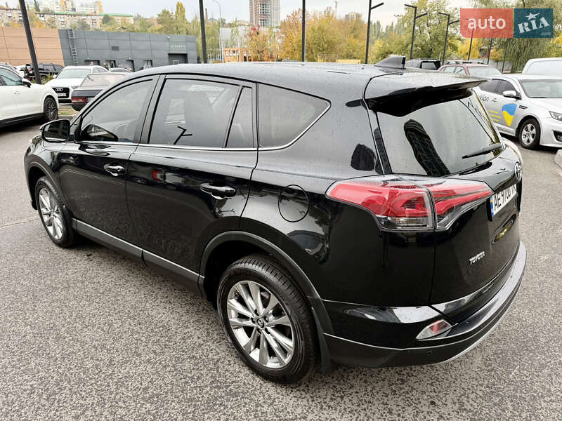 Позашляховик / Кросовер Toyota RAV4 2017 в Дніпрі