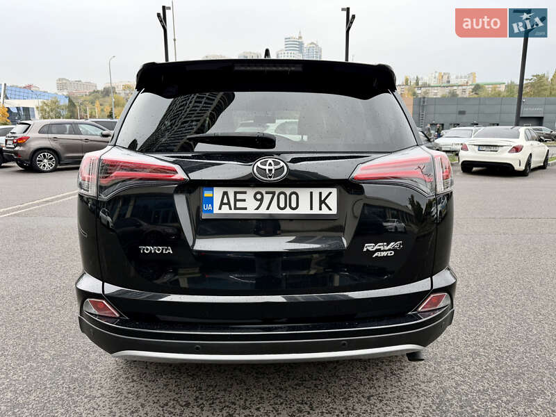 Позашляховик / Кросовер Toyota RAV4 2017 в Дніпрі