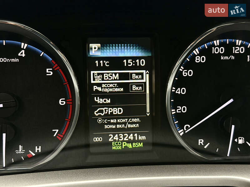 Позашляховик / Кросовер Toyota RAV4 2017 в Дніпрі