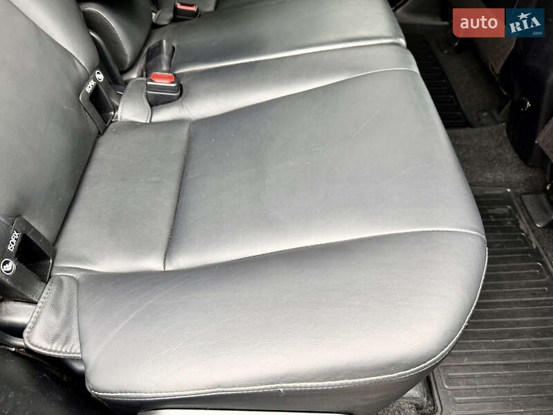 Позашляховик / Кросовер Toyota RAV4 2017 в Дніпрі