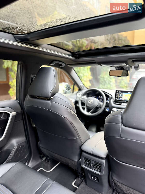 Позашляховик / Кросовер Toyota RAV4 2020 в Києві