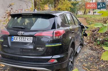 Внедорожник / Кроссовер Toyota RAV4 2015 в 