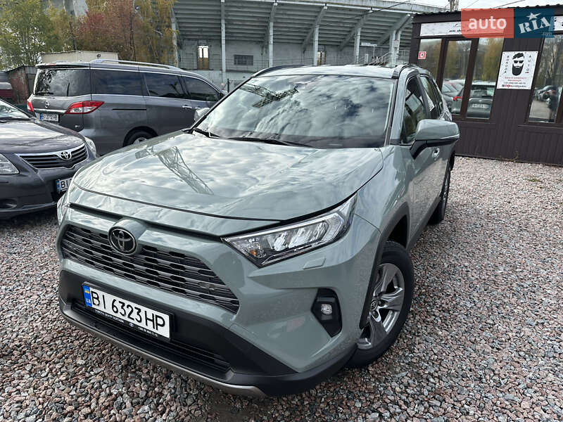Внедорожник / Кроссовер Toyota RAV4 2022 в Полтаве
