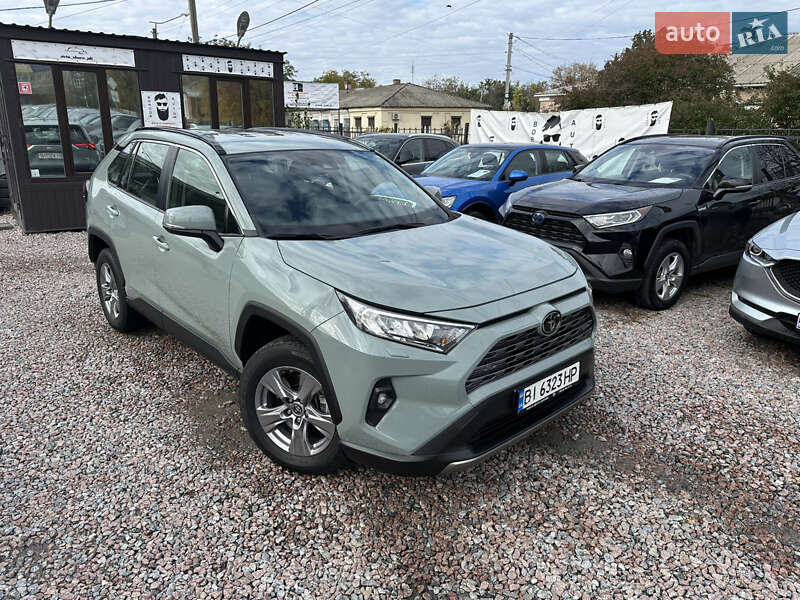 Внедорожник / Кроссовер Toyota RAV4 2022 в Полтаве