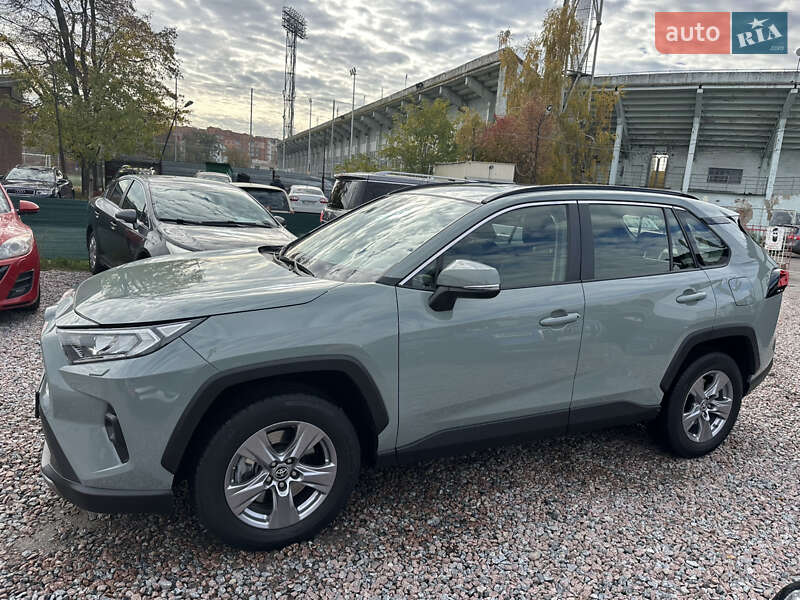 Внедорожник / Кроссовер Toyota RAV4 2022 в Полтаве