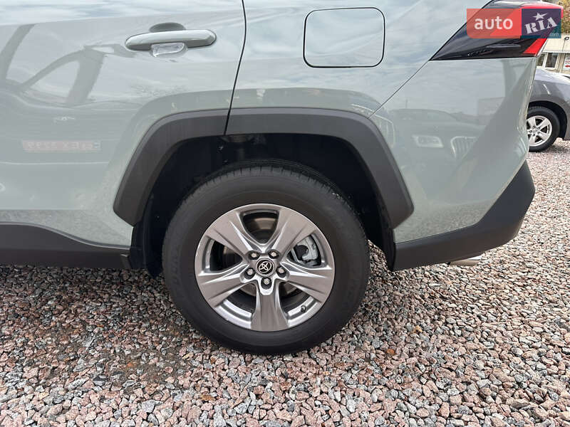 Внедорожник / Кроссовер Toyota RAV4 2022 в Полтаве
