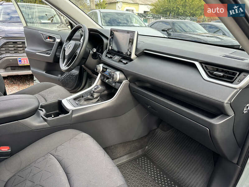 Внедорожник / Кроссовер Toyota RAV4 2022 в Полтаве