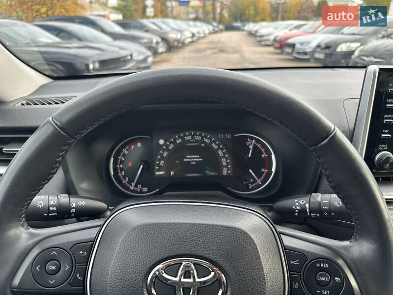 Внедорожник / Кроссовер Toyota RAV4 2022 в Полтаве
