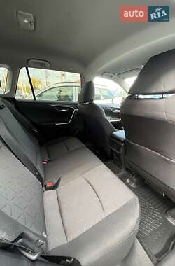 Внедорожник / Кроссовер Toyota RAV4 2021 в 