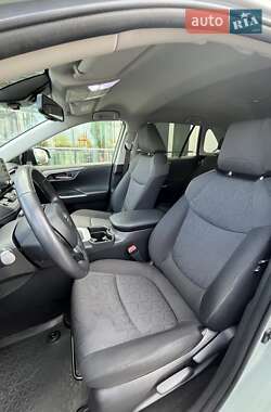 Внедорожник / Кроссовер Toyota RAV4 2021 в 